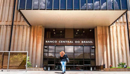 Busca por dinheiro depositado em seu nome derruba site do Banco Central