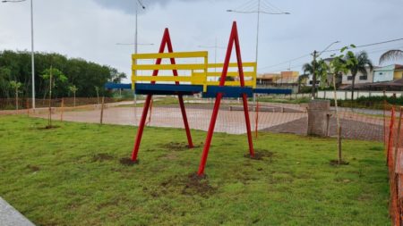 Playground começa a ser instalado em área ampliada do Pq. Socioambiental Lago da Fé