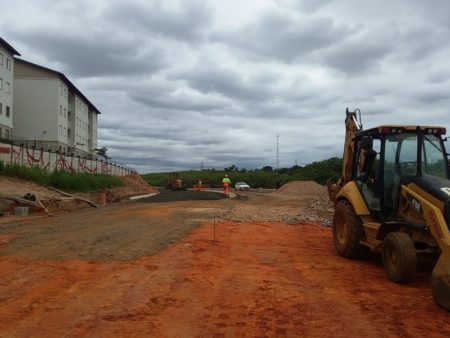 Trecho central do “Superviário” começa a receber base para asfalto