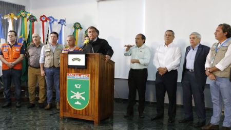 “Cenário quase de guerra”, diz presidente após sobrevoar Petrópolis