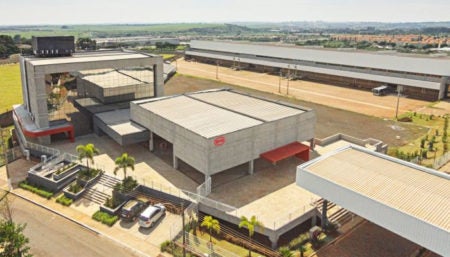 BYD promete carro com 300 km de autonomia em apenas 5 minutos