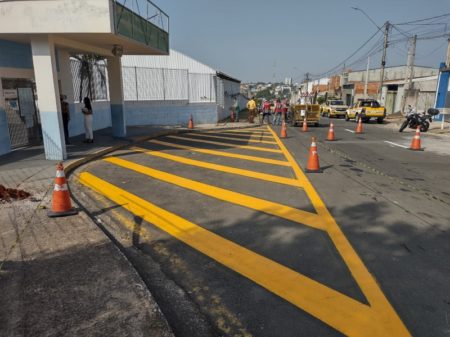 Prefeitura reforça sinalização de solo e realiza adequações no entorno de EMEF Lilian, no Jd. Estefânia