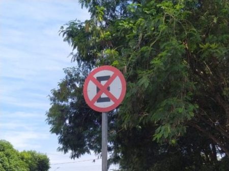 Rua Luiz Camilo de Camargo segue com faixa da direita interditada