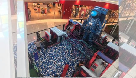 Shopping Parque das Bandeiras inaugura brinquedo inflável com temática espacial