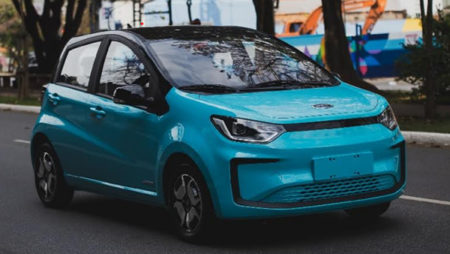 JAC E-JS1 é opção acessível no mundo dos carros 100% elétricos no Brasil