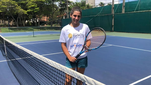 Manuela disputara torneios profissionais de tenis em Santana do Parnaiba e em Sao Paulo