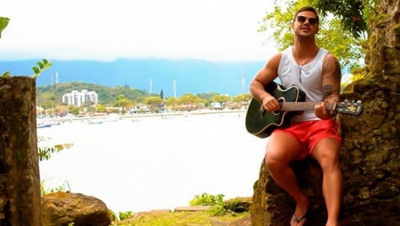 O dono da praia: Cantor Vitinho Vianna lança a música “Praiana”