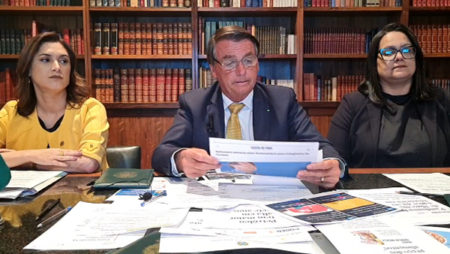 Ucrânia: Brasil vai manter posição de equilíbrio, diz Bolsonaro