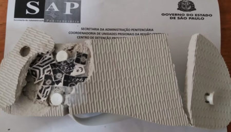 LSD é encontrado em par de chinelos no CDP de Hortolândia  