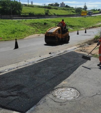 Rua Orlando Giraldelli, no Jardim Rosolém, recebe Operação Tapa-Buraco