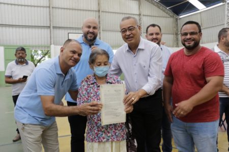 Prefeitura de Hortolândia entrega 120 títulos de posse de moradia no Jardim Santa Fé