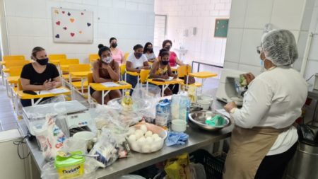 Oficina culinária ensina mulheres de Hortolândia a obter renda extra na Páscoa
