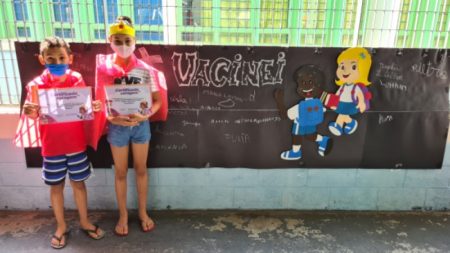 A partir de abril, pais e responsáveis precisam apresentar às escolas comprovante de vacinação completa contra a Covid-19 em crianças até 11 anos
