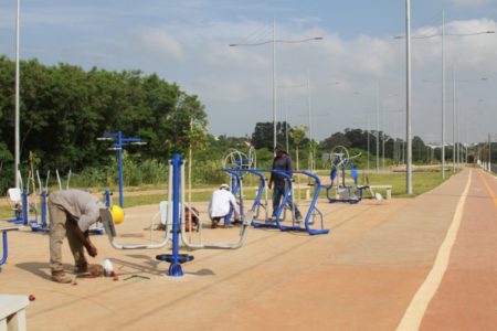 Prefeitura de Hortolândia implanta três academias ao ar livre no Parque Socioambiental Lago da Fé