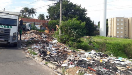 Área do Jardim Boa Esperança recebe mutirão de limpeza realizado pela Prefeitura
