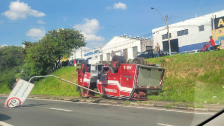 Caminhão desgovernado despenca na avenida Lix da Cunha em Campinas 