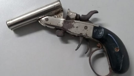 Homem é preso por porte ilegal de arma