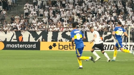 Torcedor do Boca Juniors é detido por racismo dentro do estádio