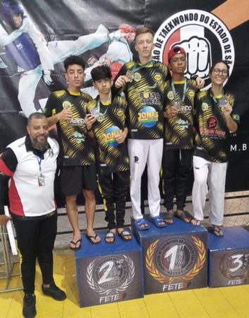 Taekwondô do projeto Escolinhas Esportivas da Prefeitura de Hortolândia conquista medalhas em torneio Estadual