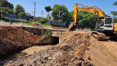 Começa obra de canalização do córrego Jacuba, na Vila Real, onde a Prefeitura implantará novo viário