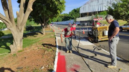 Prefeitura realiza implantação de ciclofaixa ao redor da “Praça do Roxo”