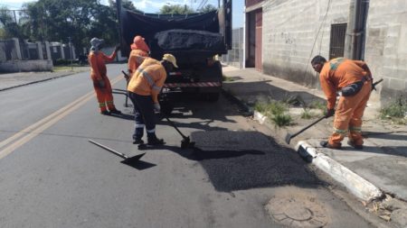 Operação Tapa-Buraco contempla ruas localizadas próximas à unidades de saúde e ensino em Hortolândia
