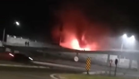 Incêndio de grandes proporções em Hortolândia assusta quem passava pela SP101