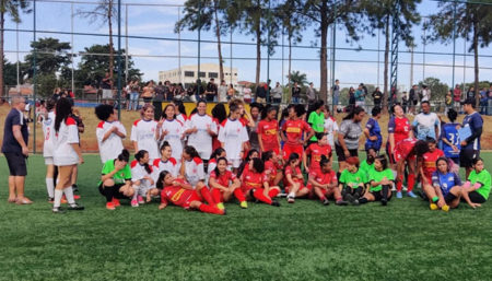 PSG vence torneio “Elas em Campo”