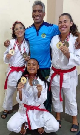 Meninas do karatê de projeto da Prefeitura coleciona bons resultados em torneio classificatório para Estadual