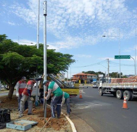 Prefeitura inicia instalação de semáforo em cruzamento ao lado do Terminal Metropolitano de Hortolândia