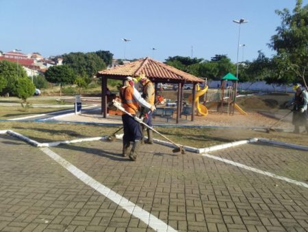 Praça do Roxo e mais quatro espaços públicos recebem mutirão de limpeza e poda do mato