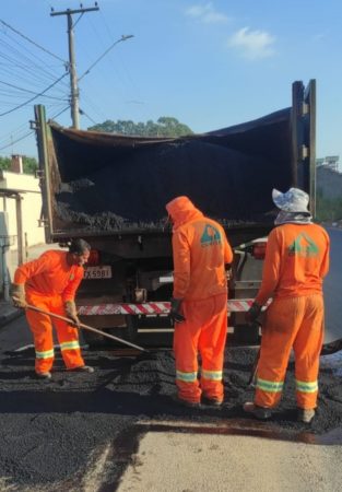 Av. Sabina Baptista de Camargo recebe etapa da Operação Tapa-Buraco da Prefeitura