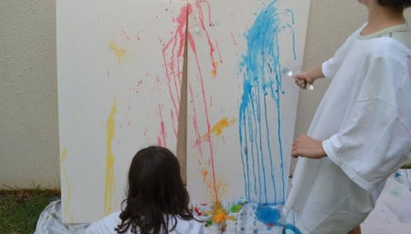 Pernas Voluntárias inclui pessoa com deficiência por meio da arte de pintar