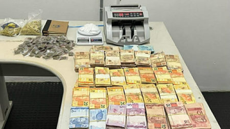 Força Tática prende traficante e localiza em apartamento 162 mil reais em dinheiro 