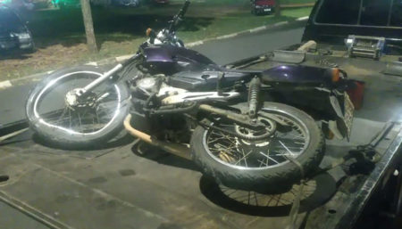 Motociclista fica ferido após colidir na traseira de Van parada no semáforo em Hortolândia 