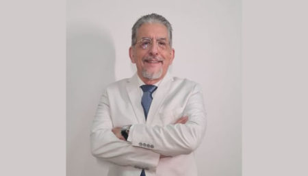 Casimiro dos Reis, ginecologista e obstetra, fala sobre saúde da mulher para estudantes de Hortolândia