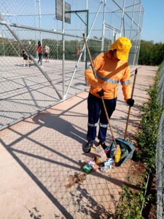 Prefeitura intensifica limpeza e poda do mato em espaços públicos de Hortolândia