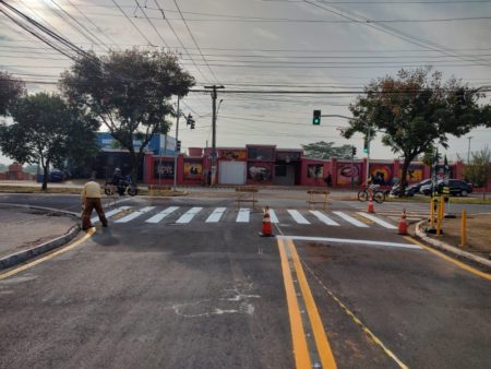 Adequações viárias são realizadas em rua do Jardim Amanda