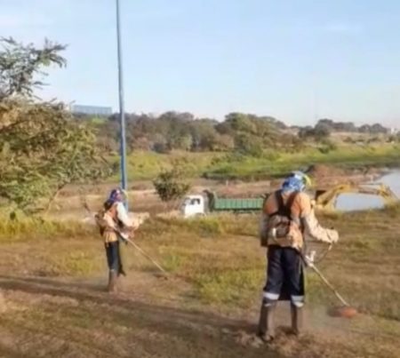Prefeitura realiza mutirão de limpeza e poda do mato no Pq. Socioambiental Remanso das Águas