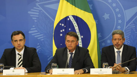 Combustível: presidente propõe ressarcir estados em troca de ICMS zero