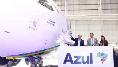 Azul suspenderá voos para 12 cidades: Entenda