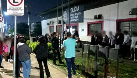 GM detém donos de tabacaria com drogas e por suspeita de entregar a menores produtos que causam dependência, em Hortolândia