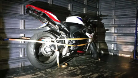Quatro homens roubam moto de casal no Jardim Nossa Senhora de Fátima