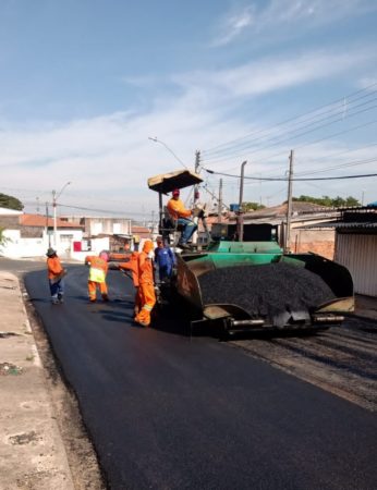Confira a rua entre bairros que começou a ser recapeada