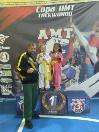 Equipe de taekwondô do projeto da Prefeitura conquista sete medalhas em competição Estadual