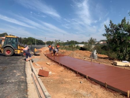Viário na região do Parque Santa Fé ganha novo trecho de calçada e ciclovia