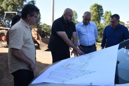 Área ao redor dos prédios do Jd. Boa Esperança recebe remoção de entulho e poda de árvores