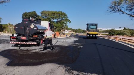 Novo viário na região do Parque Santa Fé começa a ser asfaltado