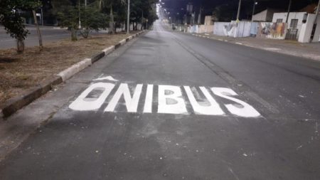 Prefeitura inicia mutirão de reforço e implantação de sinalização de solo na Av. Olívio Franceschini