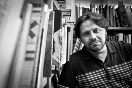 Escritor Marcelino Freire é atração do sarau “Parada Poética”